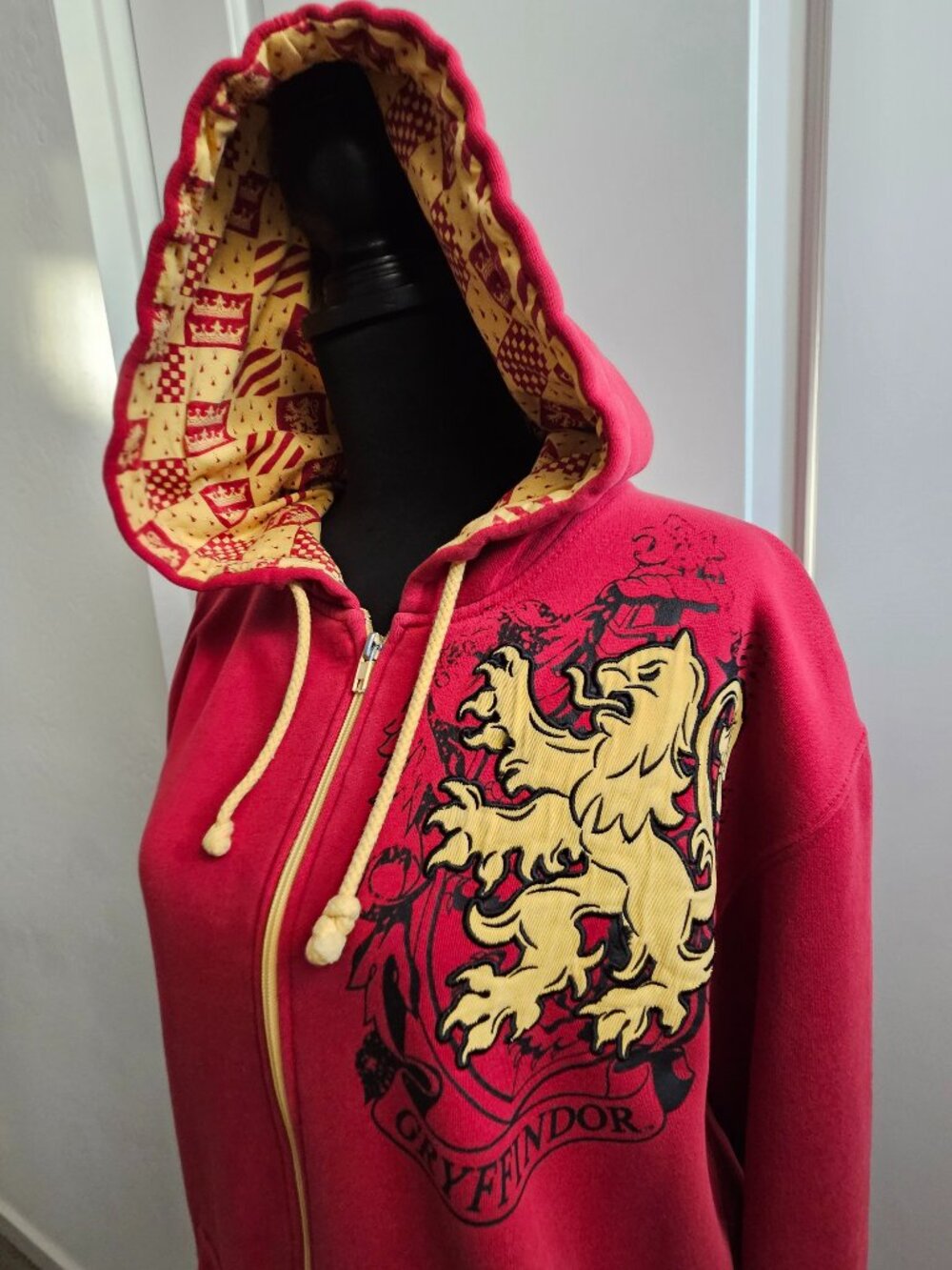 Harry Potter Gryffindor Zip Up Hoodie Sweatshirt Red Gold Crest Size M